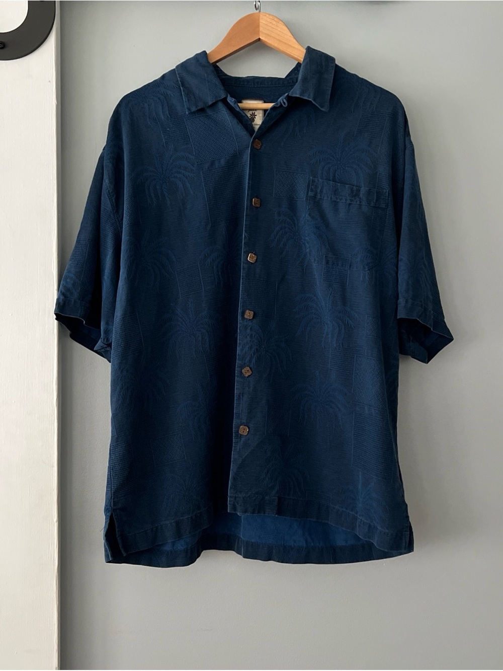 Vintage Jamaica Jaxx Button Up Hawaiian Shirt Blue 100% Silk Tropical Resortwear